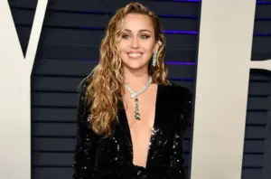 "Apuesto a que no lo sabías": Miley Cyrus cambia su nombre y su padre reacciona a la decisión