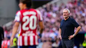 "La historia del partido está aquí, son dos tarjetas rojas claras": La contundente respuesta de Mourinho en rueda de prensa tras la derrota ante el Atlético