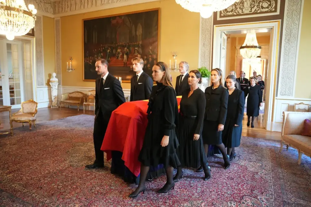 "Harald ha sido el único hombre al que Sofía ha amado en su vida": Llegaron a ser novios y estuvieron cerca de contraer matrimonio 2 El funeral de Harald plantea un dilema diplomático