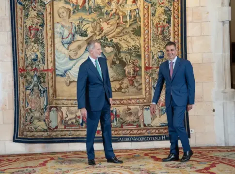 Expertos en Monarquía apuntan contra Sánchez y aseguran que Felipe VI mantiene con el PSOE Expertos en Monarquía apuntan contra Sánchez y aseguran que Felipe VI mantiene con el PSOE