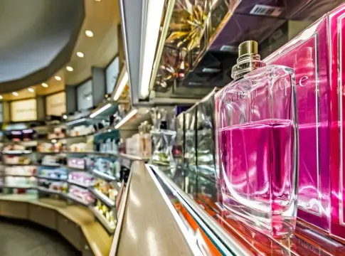 Interior de una perfumeria. unsplash Interior de una perfumeria.