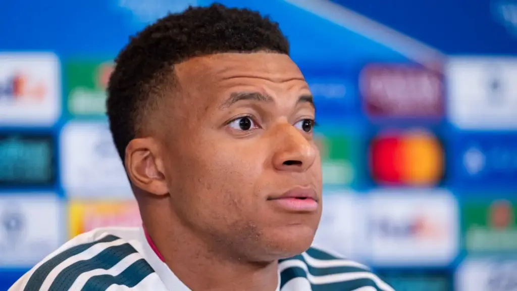 "Hablar de mí vende mucho y lo acepto": Kylian Mbappé responde con dureza a las críticas antes del debut del Real Madrid en la Champions League 1 Kylian Mbappé no acepta las comparaciones con otros delanteros