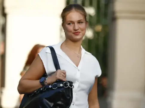 La prensa catalana hunde a la princesa Leonor por lo que hizo en su primer día en la Universidad Carlos III - Agencias La prensa catalana hunde a la princesa Leonor por lo que hizo en su primer día en la Universidad Carlos III