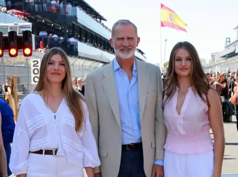 La princesa Leonor coincide con un inesperado royal en la F1 y se roban todas las miradas de la prensa - Europa Press La princesa Leonor coincide con un inesperado royal en la F1 y se roban todas las miradas de la prensa