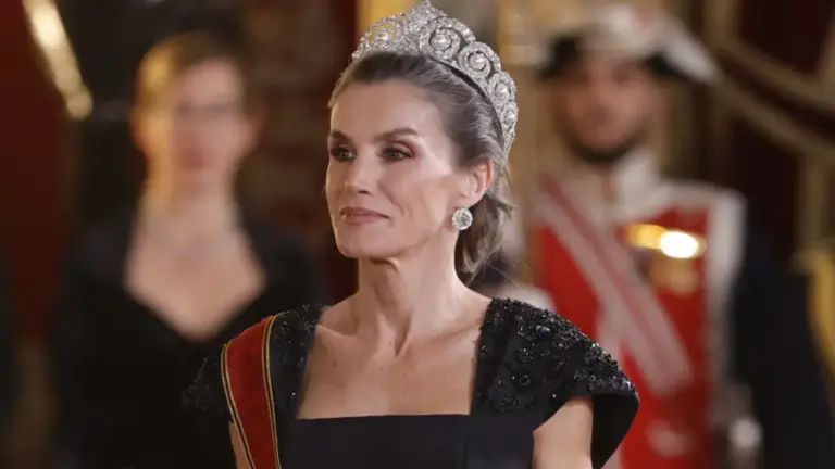 La reina Letizia cumplió 54 años con una marcada ausencia familiar y un regalo que no pudo llegar