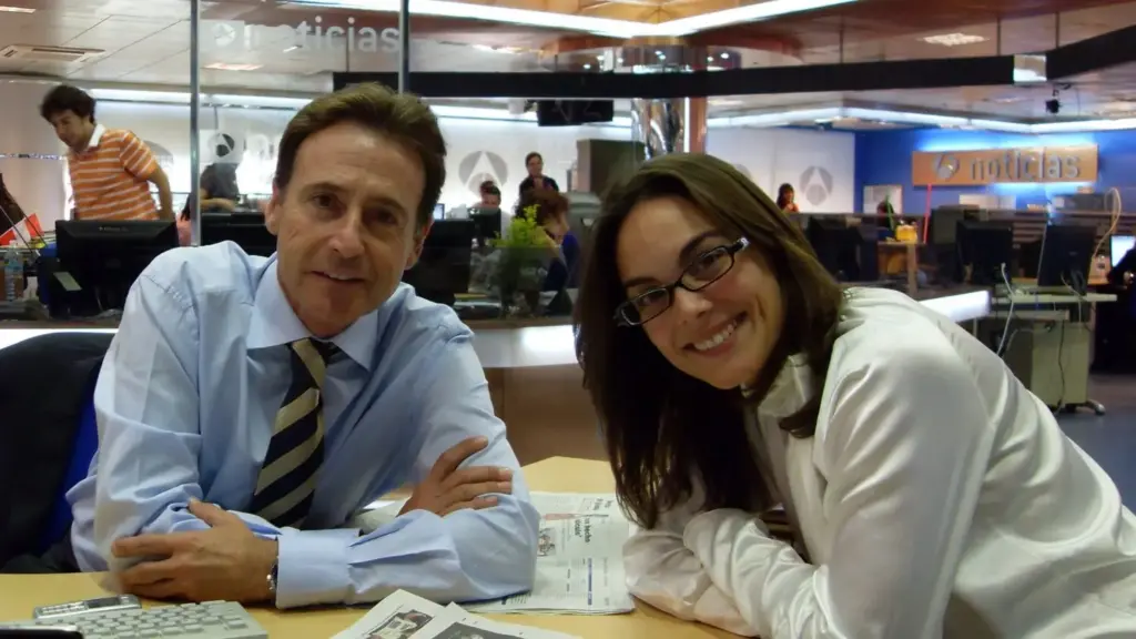 Mónica Carrillo celebra su 'matrimonio televisivo' con Matías Prats en Antena 3: "Esta pareja ha cumplido mayoría de edad" 3 Matías Prats y Mónica Carrillo