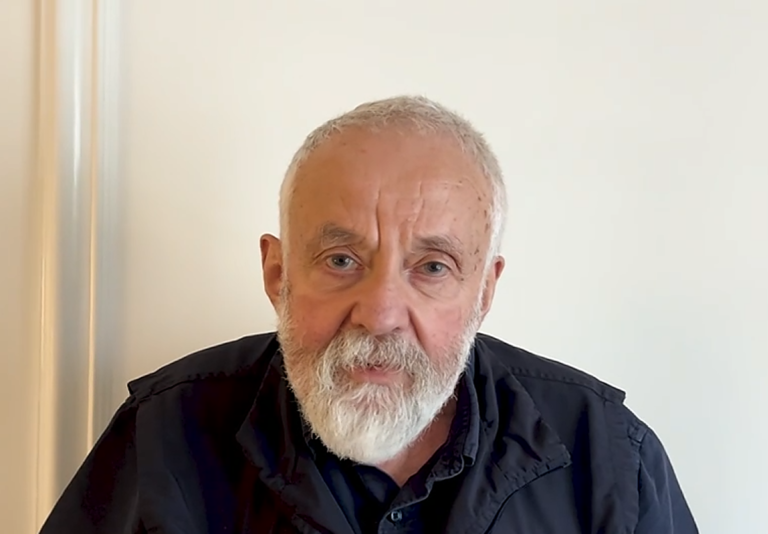 Mike Leigh gana la Concha de Oro en San Sebastián con 'Tender Loving Care' y firma un triplete histórico