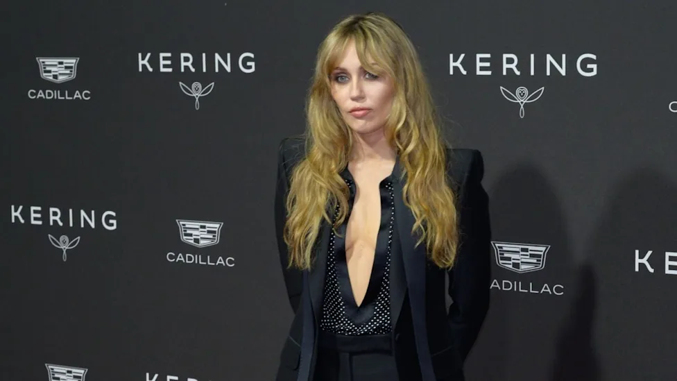 "Apuesto a que no lo sabías": Miley Cyrus cambia su nombre y su padre reacciona a la decisión 1 Miley Cyrus recupera su nombre de pila como identidad artística