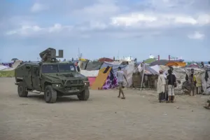 Militares patrullan el asentamiento de migrantes en la playa El Trampolín, a 14 de septiembre de 2026, en Ceuta