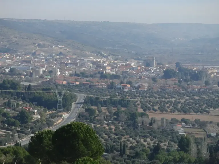 El pueblo a 30 minutos de Madrid rodeado de naturaleza donde el cocido cuesta 13 euros y hay que reservar con antelación