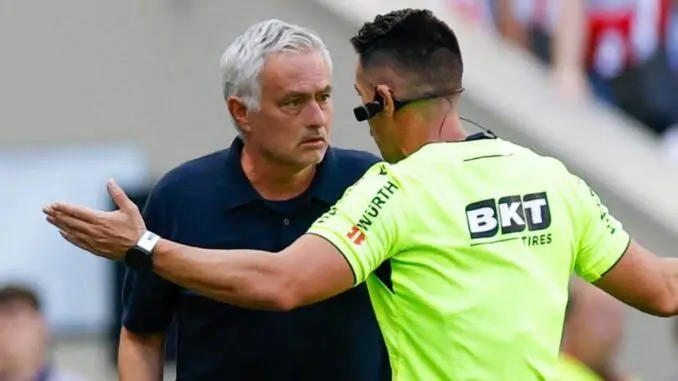 "La historia del partido está aquí, son dos tarjetas rojas claras": La contundente respuesta de Mourinho en rueda de prensa tras la derrota ante el Atlético 2 Mourinho también apunta al VAR de Trujillo