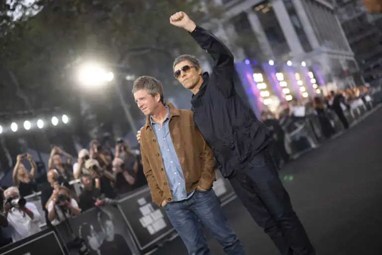 El documental del regreso de Oasis llega a Disney+ y esquiva su pasado más turbulento