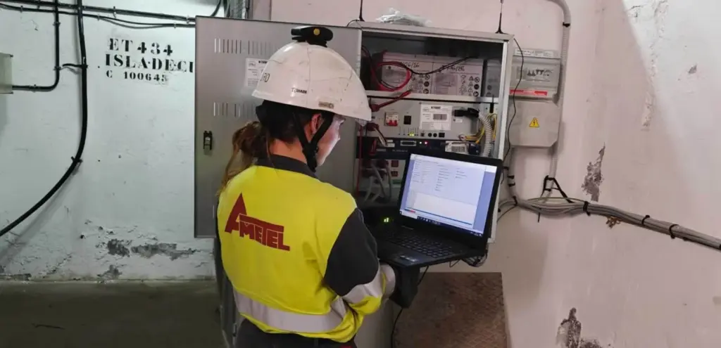 Endesa lanza la V edición de su FP Dual para cubrir la creciente demanda de profesionales en redes de distribución eléctrica 1 Profesional al sector eléctrico.