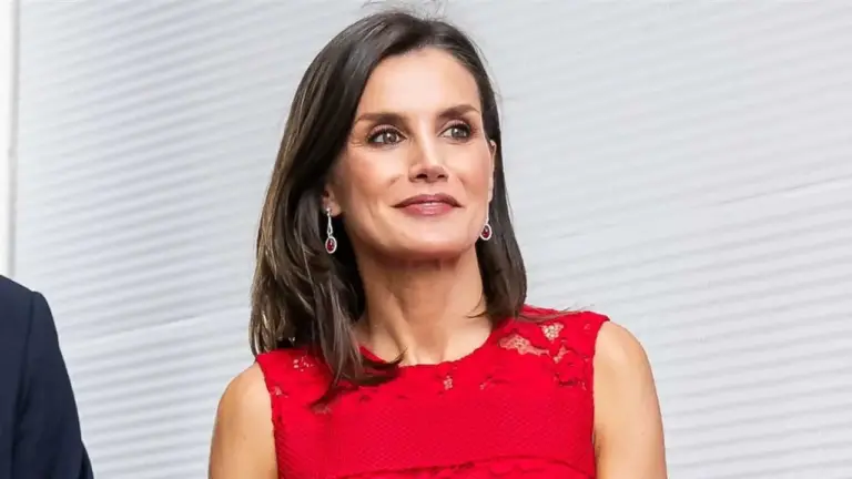 Letizia conquista Finlandia con un Pertegaz: el look más comentado del viaje de Estado