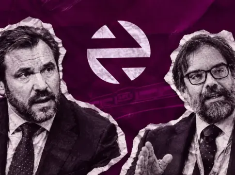 Renfe ciberataque nuevo logo Óscar Puente, ministro de Transportes, y Álvaro Fernández Heredia, presidente de Renfe, con el nuevo logo de Renfe detrás