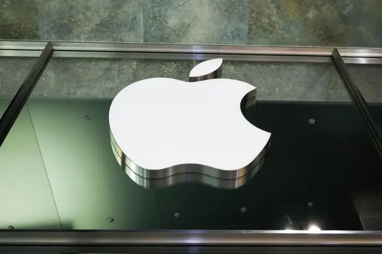 Apple y los servidores de IA: el plan de volver al negocio con Nvidia y el chip M8 Ultra