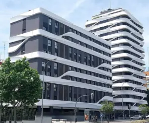 El truco de 2 euros para aislar las ventanas de casa antes de que bajen las temperaturas en Madrid