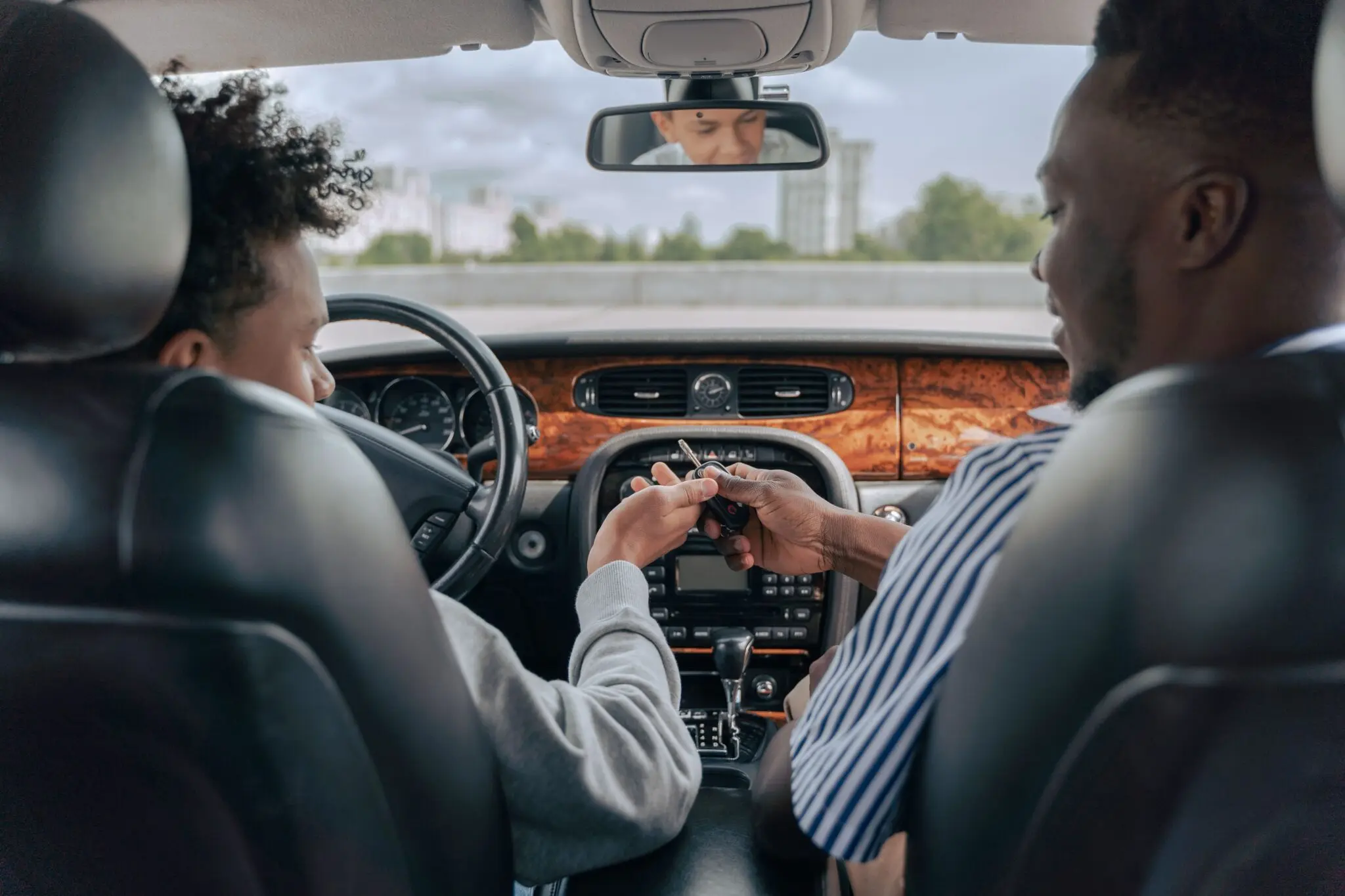 El Gobierno obliga desde el 1 de octubre a designar un conductor habitual al matricular un coche sin carné 1 matricular coche sin carné