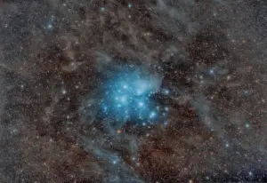 Telescopio en Antártida usa la Tierra entera como lente: descubre partículas del universo más extremas desde bajo el hielo en 2026