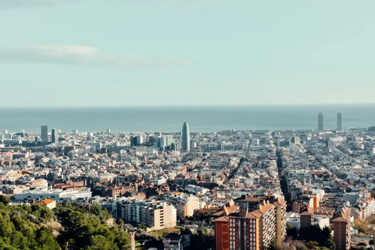 Inversión inmobiliaria 2026: los fondos cambian el ladrillo por data centers y logística