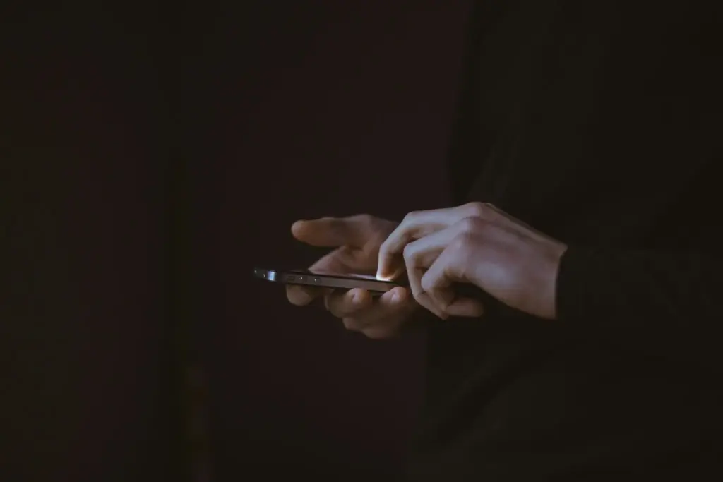 "No suban fotos de sus hijos a internet": La mitad de los padres y abuelos españoles publica fotos de menores en redes sociales y casi un tercio se acaba arrepintiendo 3 Ley Kids fotos menores redes sociales