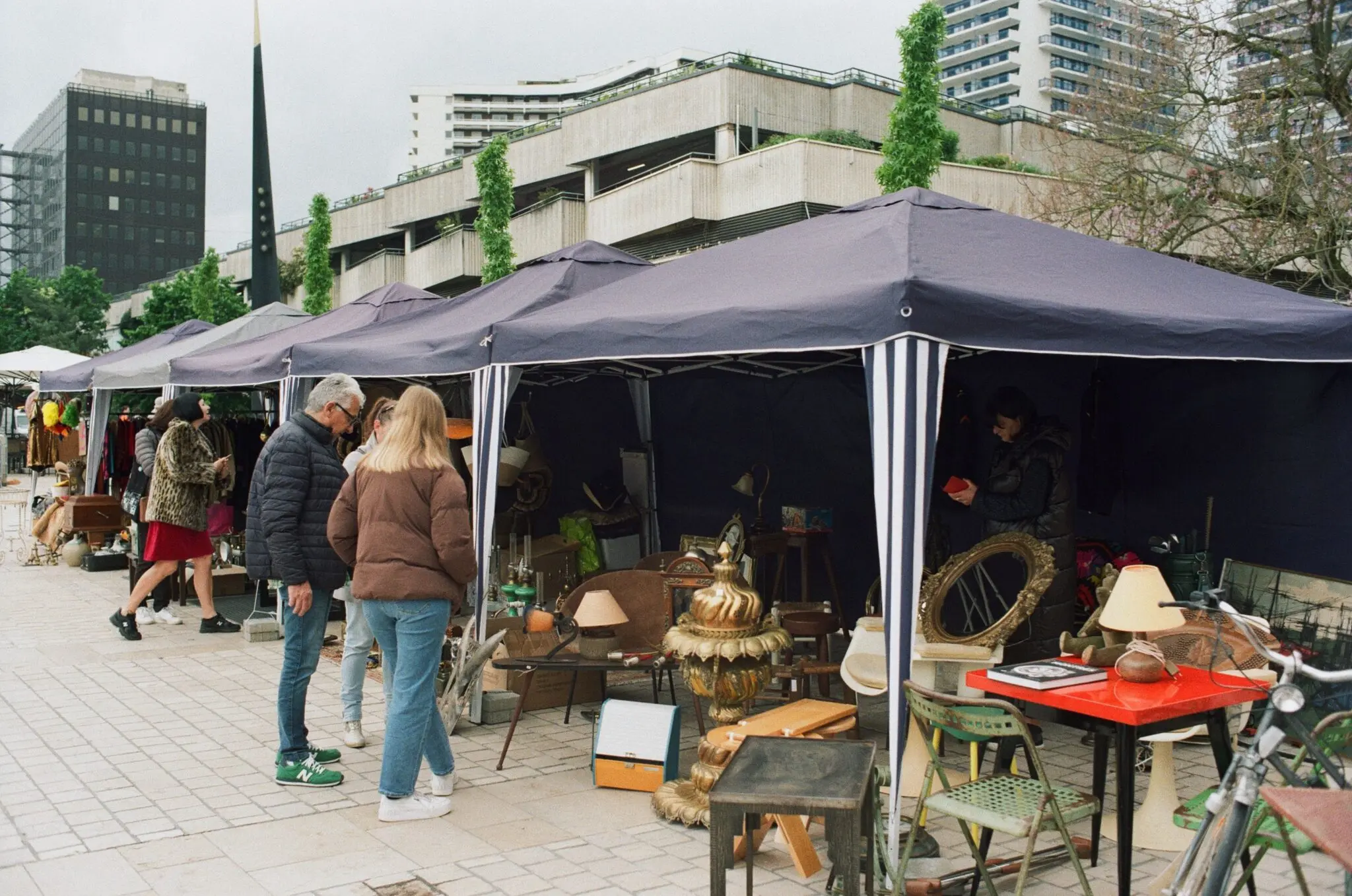 Mercadillo de antigüedades Sevilla: la casa de Antico Interiores se vacía con muebles y arte 1 planes Sevilla fin de semana