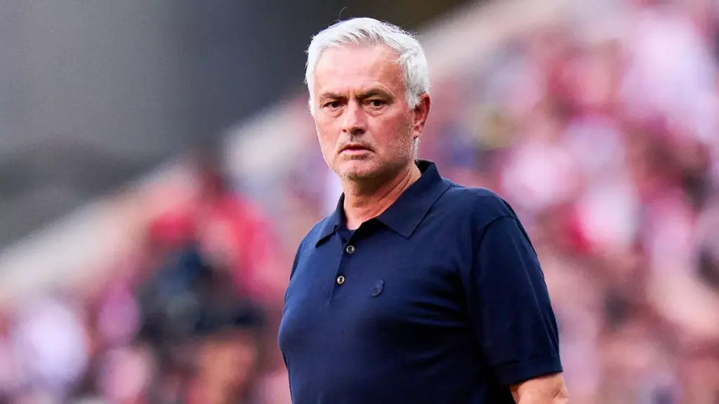 "La historia del partido está aquí, son dos tarjetas rojas claras": La contundente respuesta de Mourinho en rueda de prensa tras la derrota ante el Atlético 1 Mourinho centra su rueda de prensa en las dos posibles rojas