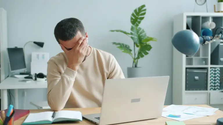 Trabajo remoto y salud mental: 5 estrategias para combatir el aislamiento sin perder productividad