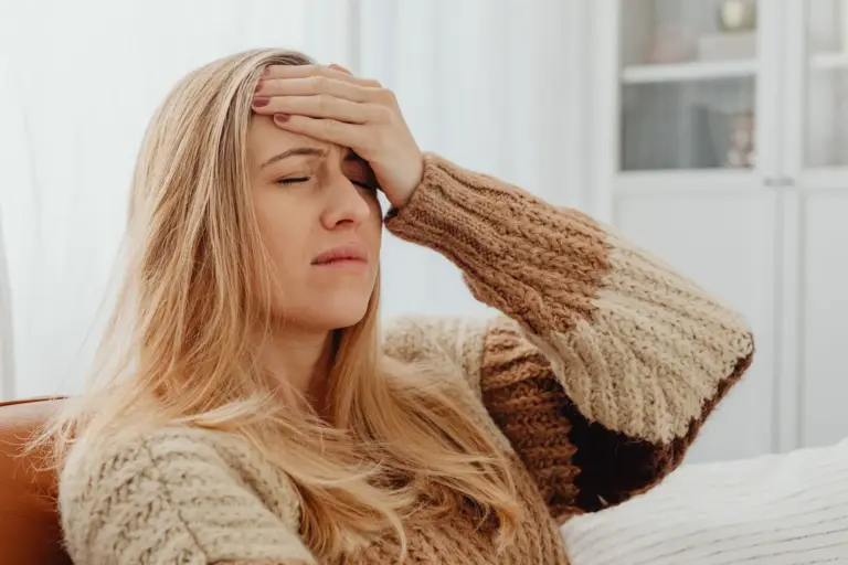 Astenia de otoño o fatiga crónica: los síntomas que indican que tu cuerpo necesita un descanso antes de que acabe el año