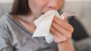 ¿Alergia o primer resfriado? Los 3 síntomas clave para saber qué tienes al cambiar el tiempo