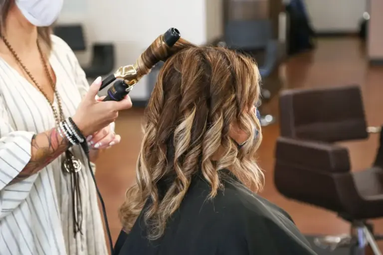 El corte de pelo antiedad que triunfa esta temporada: quita 10 años de encima y no necesita peinado