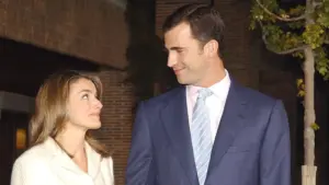 "Necesidad de disimular": Letizia y Felipe VI y el gesto de 2003 que revela lo que mantenían oculto