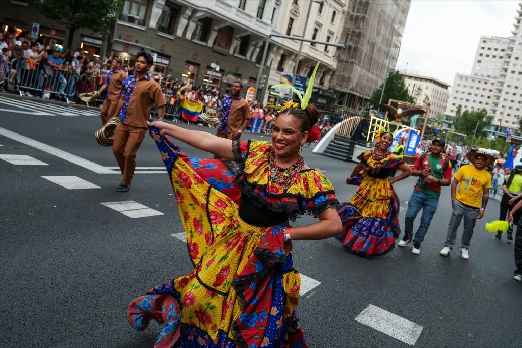 La Comunidad de Madrid emplea casi medio millón de euros en Sebastián Yatra en un Día de la Hispanidad que sigue reduciendo gasto 4 Cabalgata de la Hispanidad, a 4 de octubre de 2025, en Madrid