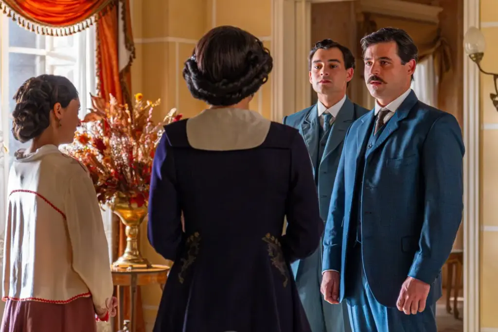 ‘La Promesa’: Carlo y María viven una noche de bodas llena de momentos inesperados 2 Curro y Ángela regresan de Lisboa con noticias de Manuel