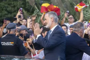 El Rey Felipe VI a su llegada un encuentro con una representación de la sociedad ceutí, en el Parador de Ceuta, a 13 de octubre de 2026