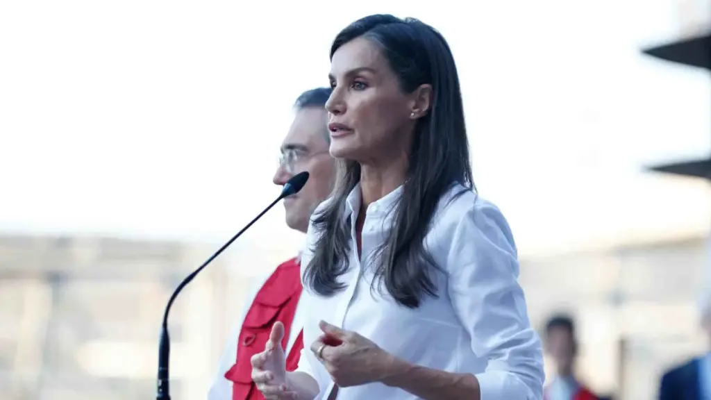 "Se ha empeñado todos estos años": Los viejos amigos de Letizia desvelan detalles inéditos de cómo era la reina antes de la Familia Real 1 El estricto protocolo que los amigos de la reina Letizia deben seguir para hablar con ella