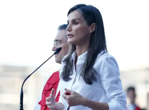 El estricto protocolo que los amigos de la reina Letizia deben seguir para hablar con ella - Europa Press El estricto protocolo que los amigos de la reina Letizia deben seguir para hablar con ella