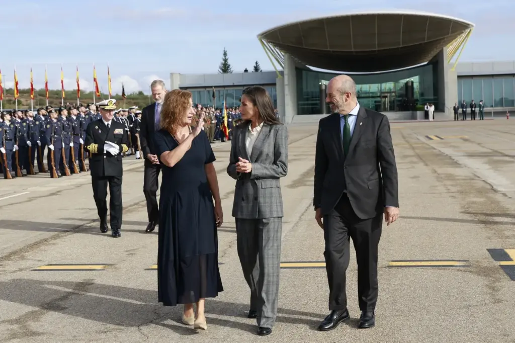 El rey Felipe VI y Letizia se alojan en Helsinki: un hotel de lujo donde reservaron una suite de casi 4.800 euros por noche 1 El rey Felipe VI visita el Grand Hansa, un hotel histórico en el centro de Helsinki