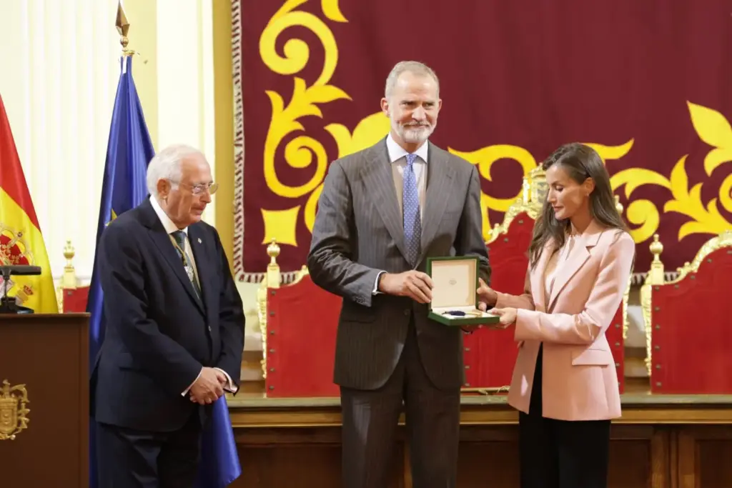 "Nos vamos con ganas de volver": El rey Felipe VI emociona a Melilla con un mensaje que reivindica el vínculo con España 1 El rey Felipe reivindica el vínculo de Melilla con España