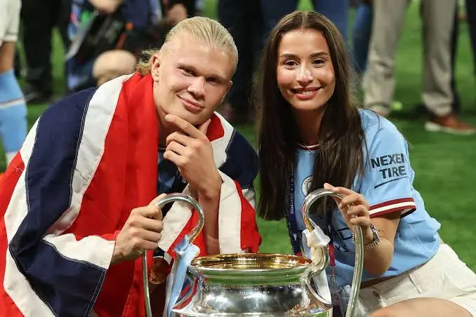 “Lo espiaba por una cerradura”: Erling Haaland y el curioso comienzo de su historia de amor con Isabel Haugseng 1 Erling Haaland e Isabel Haugseng se conocían desde niños