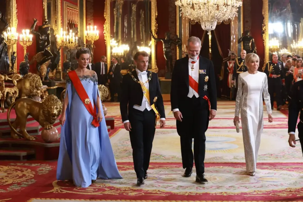 La prensa francesa no deja de hablar de la reina Letizia y no te imaginas cuál es la razón 2 La tiara Floral de Mellerio vuelve a la agenda oficial