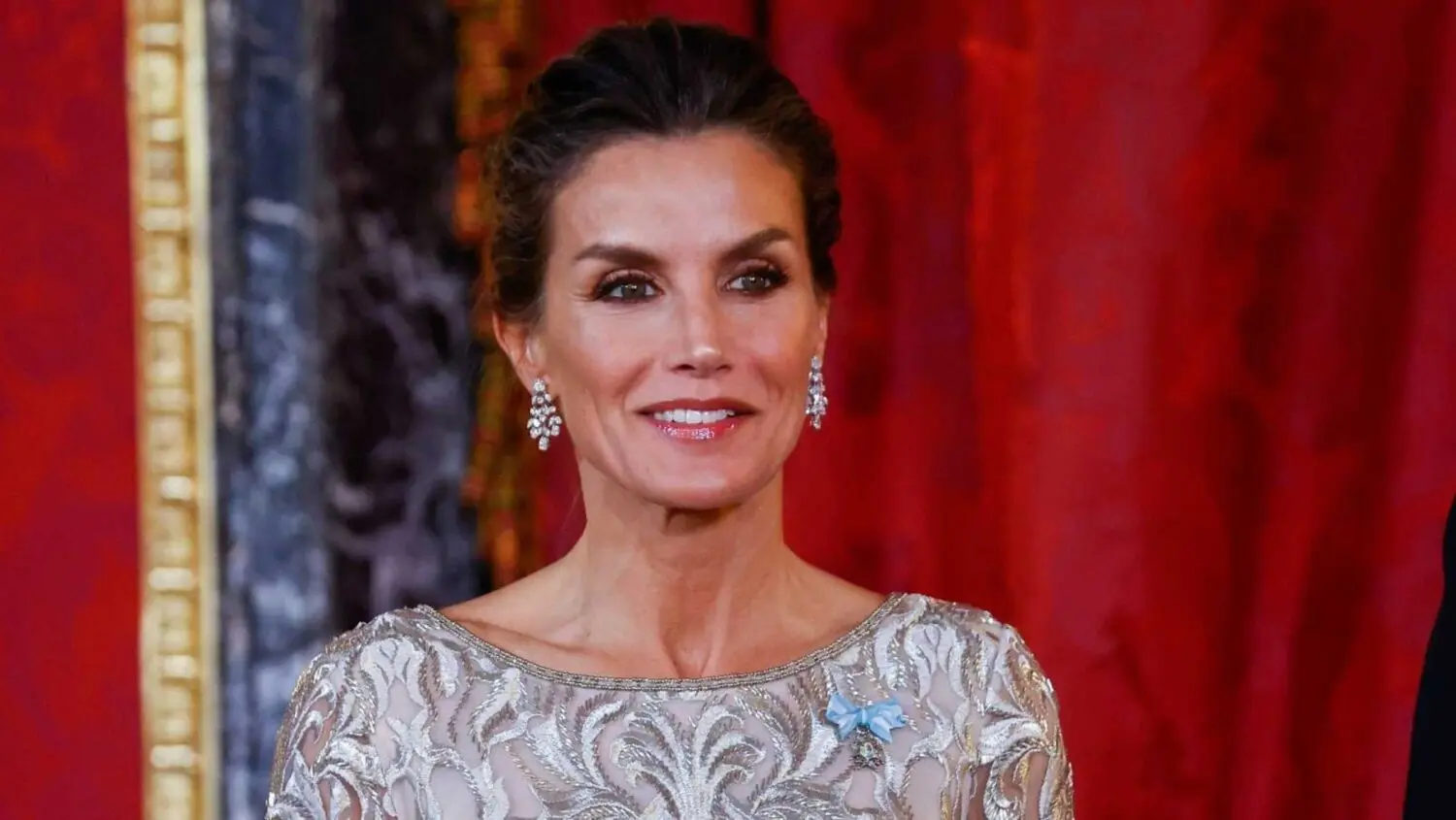 Máxima tensión en Palacio: la Casa Real retrasa hasta 2027 el debut en cenas de Estado de la Princesa Leonor lejos de la Reina Letizia Máxima tensión en Palacio: la Casa Real retrasa hasta 2027 el debut en cenas de Estado de la Princesa Leonor lejos de la Reina Letizia