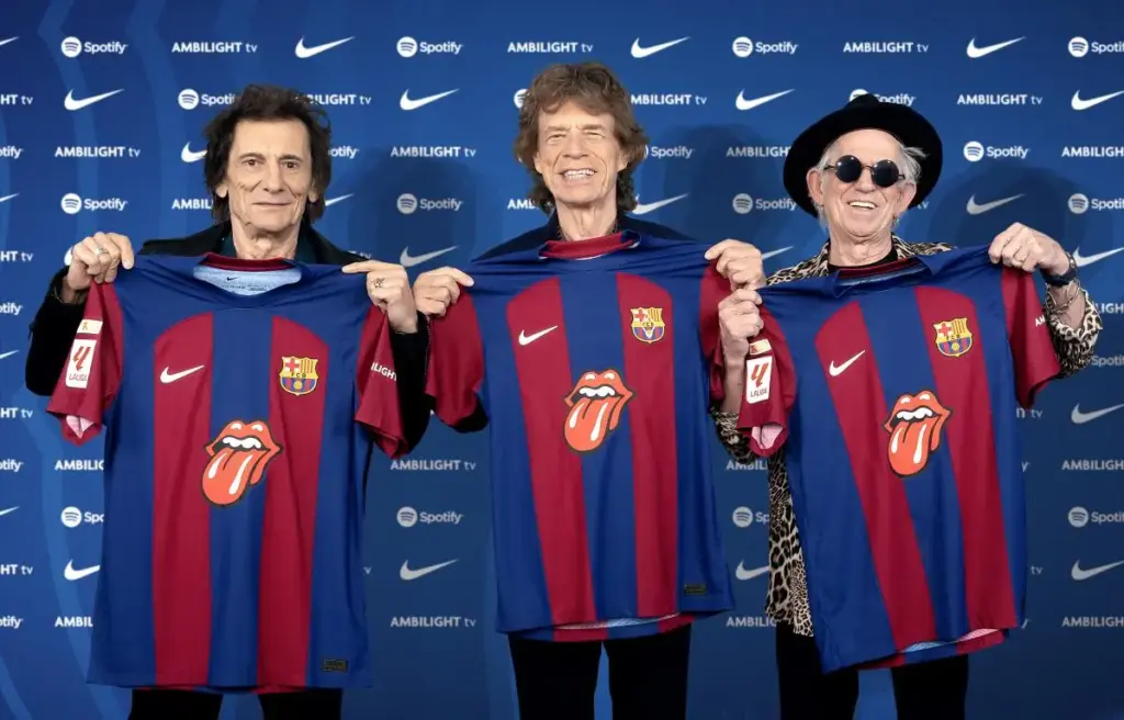 Hasta 3.000 euros por una camiseta del Barça: Spotify y Nike revientan el negocio del Clásico 3 Los Rolling Stones con la camiseta del Barça y su patrocinio