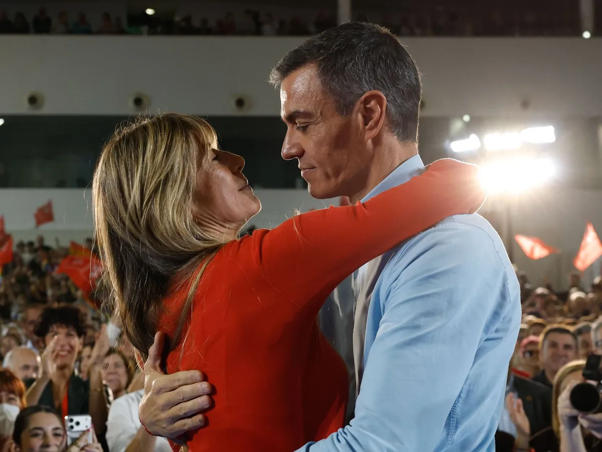 Pedro Sánchez y Begoña Gómez protagonizan una escena que ha llamado la atención de la prensa y expertos - Telecinco Pedro Sánchez y Begoña Gómez protagonizan una escena que ha llamado la atención de la prensa y expertos