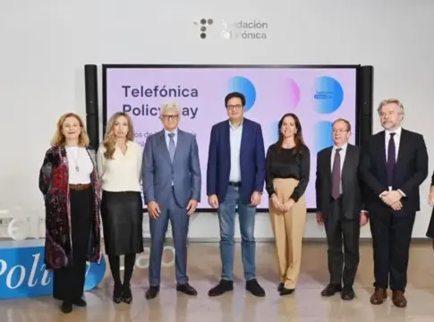 Policy Day De izquierda a derecha: Idoya Arteagabeitia, Ana Cerezo, Pablo de Carvajal, Óscar López, Isabel Salazar, Juan Ignacio Sell, Anthony Gooch y Marta Fernández