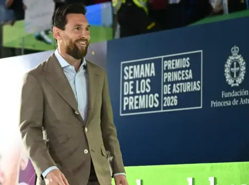 “Seguramente lo estará disfrutando”: Leo Messi se emociona al recordar a su padre antes de recibir el Premio Princesa de Asturias - Telecinco “Seguramente lo estará disfrutando”: Leo Messi se emociona al recordar a su padre antes de recibir el Premio Princesa de Asturias