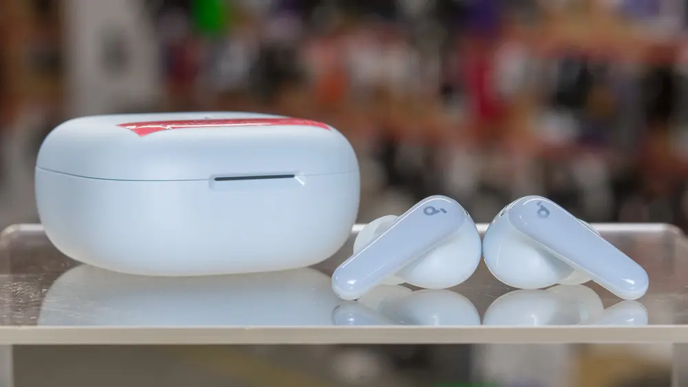 Amazon tiene unos auriculares con IA, cancelación de ruido y traducen más de 100 idiomas por menos de 30 euros 1 Soundcore P31i de Anker