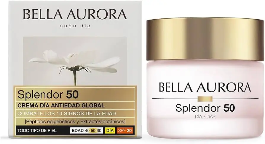 La milagrosa crema antiedad de farmacia que conquista a las mujeres de 50 este otoño 2 Una textura rica para aplicar en rostro, cuello y escote