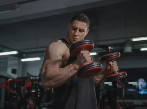 biomecanica-biceps-mancuerna-curl-portada biomecánica bíceps mancuerna