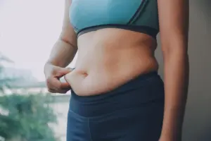 Los 4 alimentos de temporada que ayudan a metabolizar la grasa del abdomen sin tomar suplementos